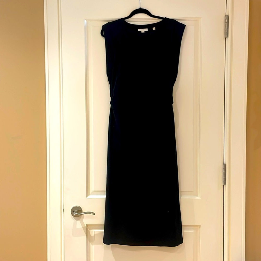 Vince 2023 season cotton stitched cap-sleeved dress with open back& side slits